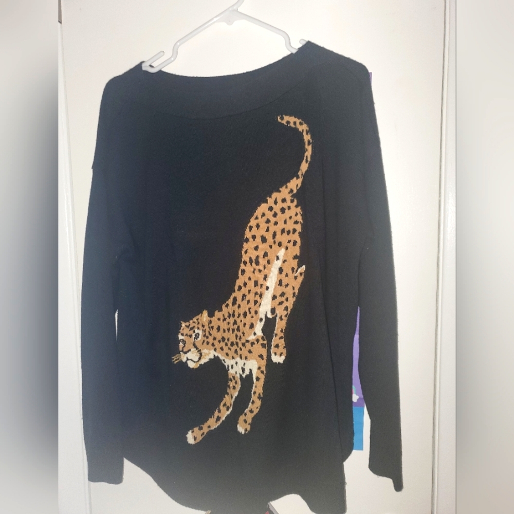 LONG SLEEVED BLACK SWEATER